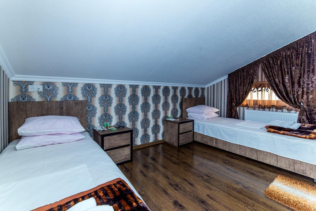 Hotel Guglux &Wine Cellar Телави Экстерьер фото