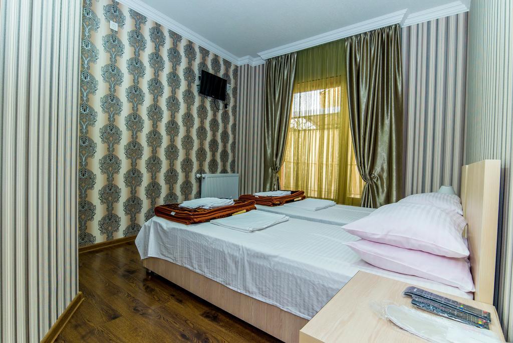 Hotel Guglux &Wine Cellar Телави Экстерьер фото