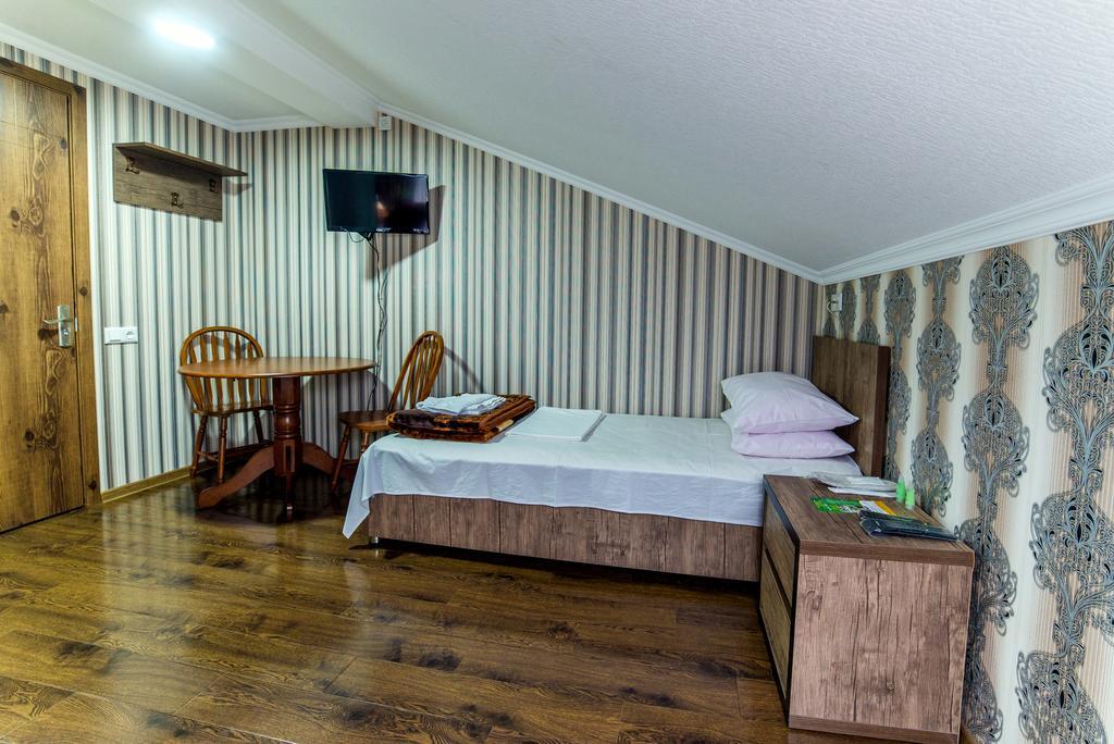 Hotel Guglux &Wine Cellar Телави Экстерьер фото